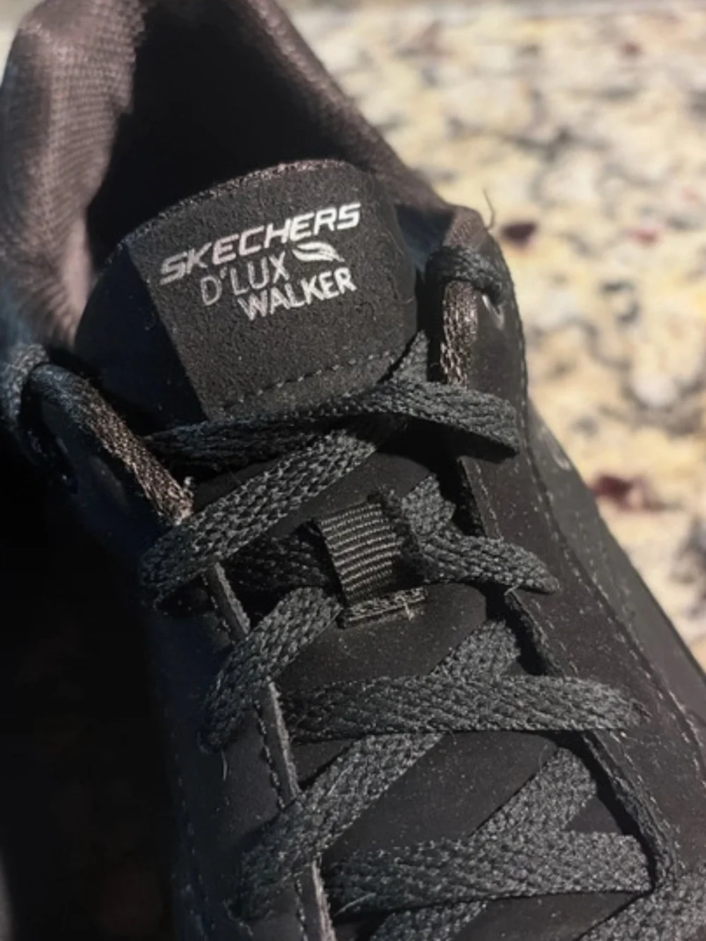 SKECHERS♦️D’LUX WALKER